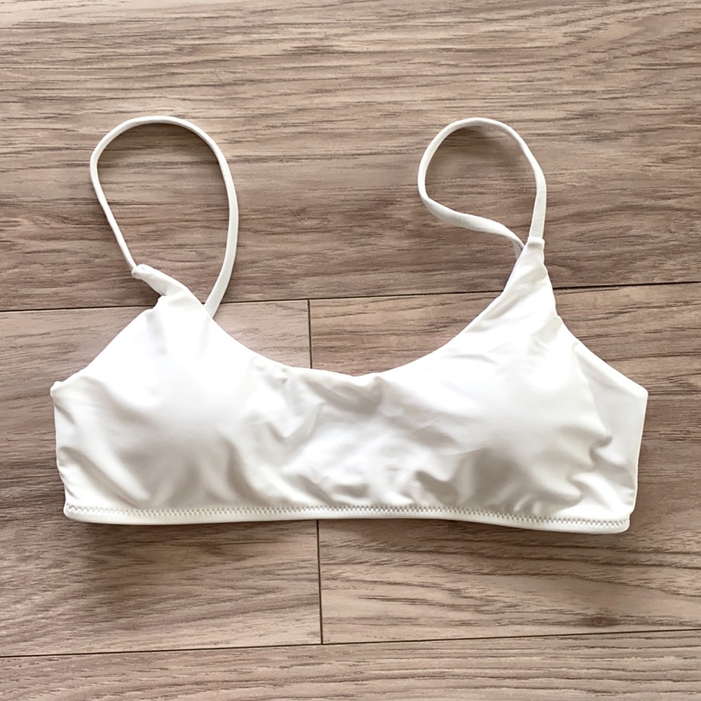NWOT White Bikini Top Size Small